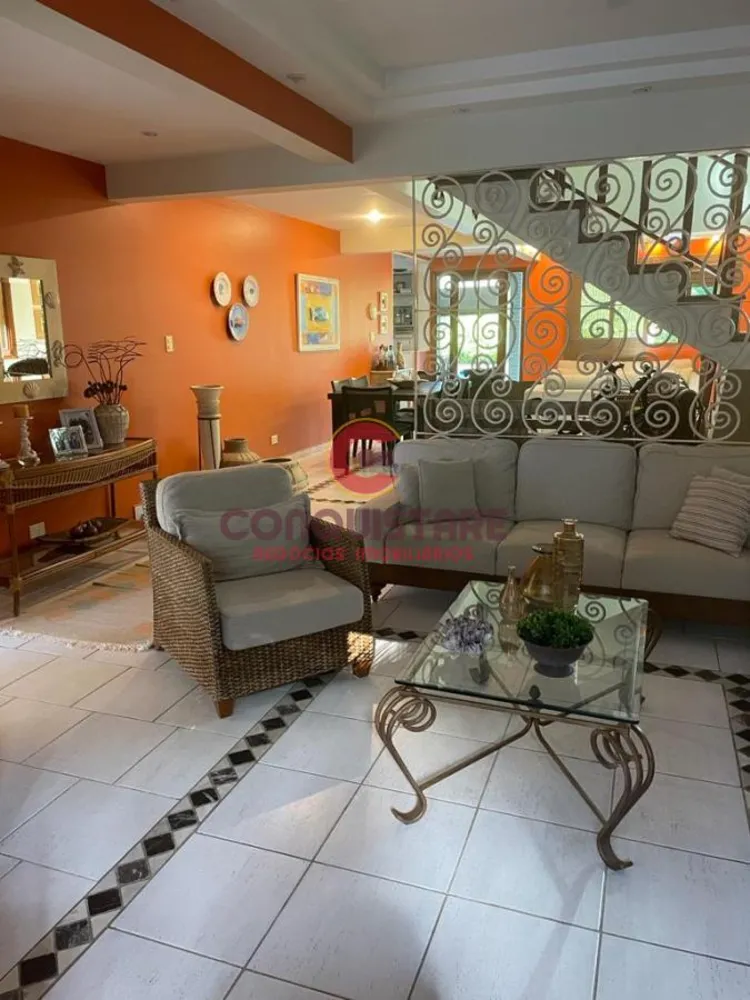Casa, 4 quartos, 247 m² - Foto 1