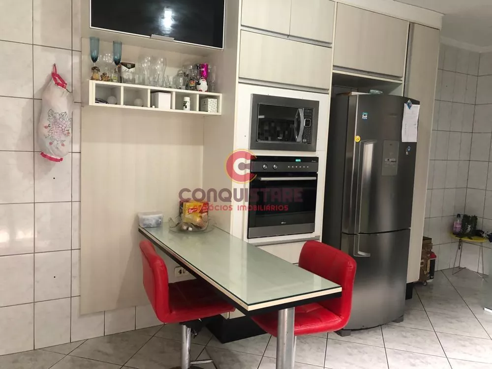 Sobrado à venda com 4 quartos, 174m² - Foto 1