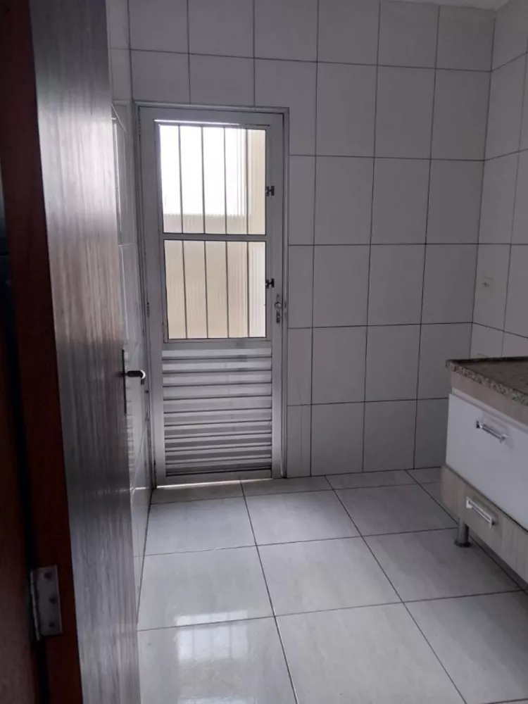 Apartamento para alugar com 2 quartos, 75m² - Foto 5