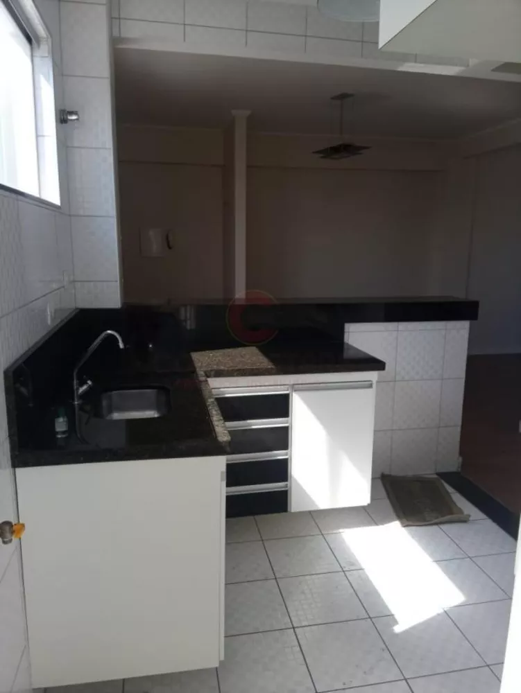 Apartamento à venda com 2 quartos, 75m² - Foto 2