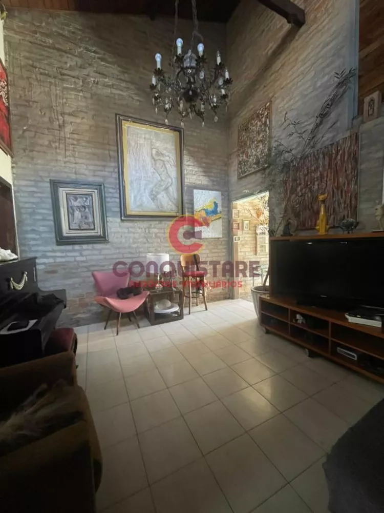 Casa à venda com 3 quartos, 150m² - Foto 1