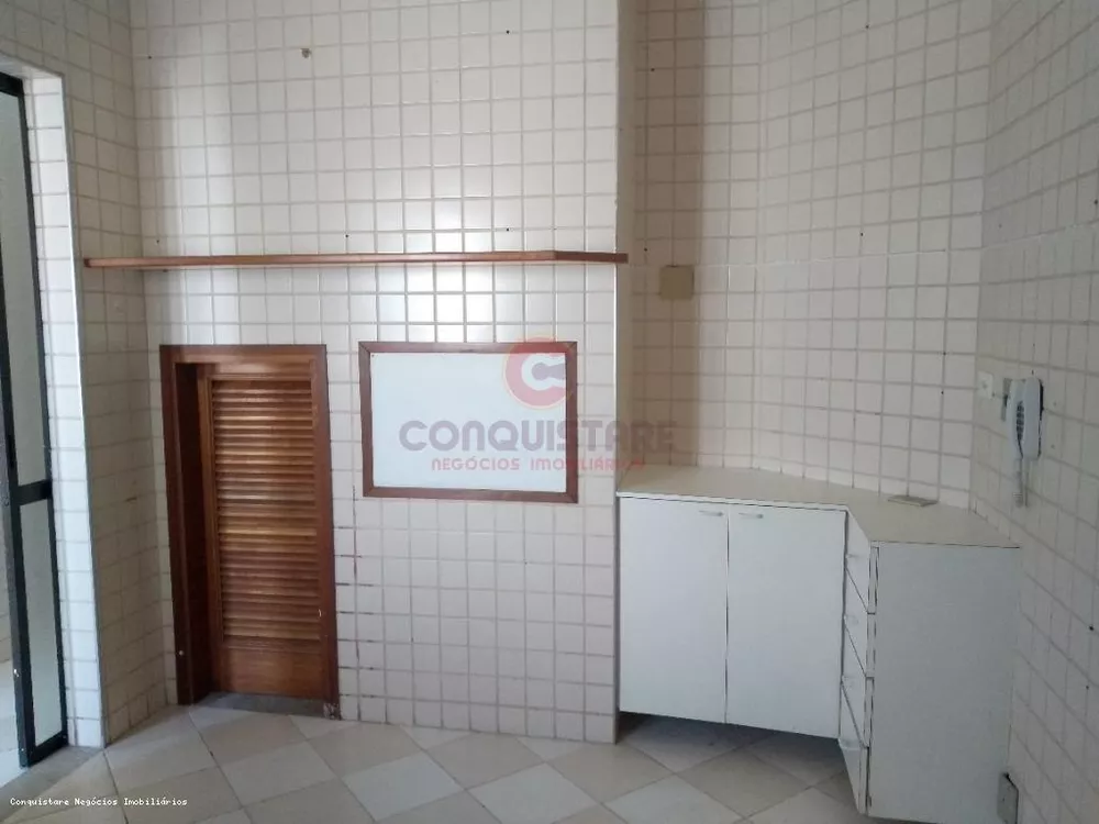 Apartamento para alugar com 3 quartos, 218m² - Foto 4