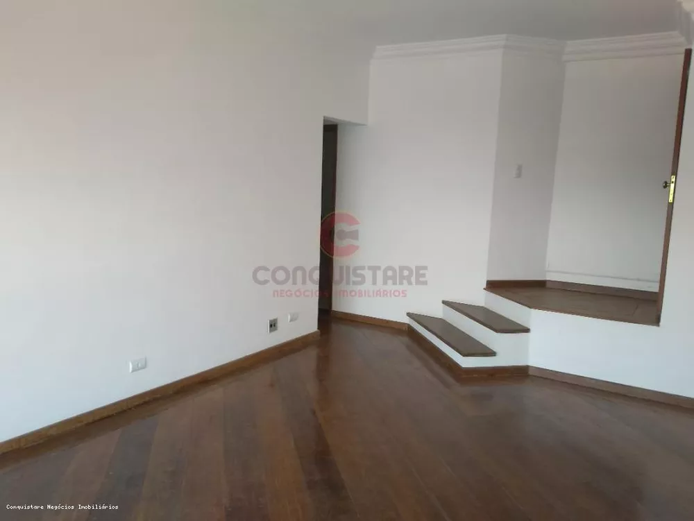 Apartamento para alugar com 3 quartos, 218m² - Foto 2