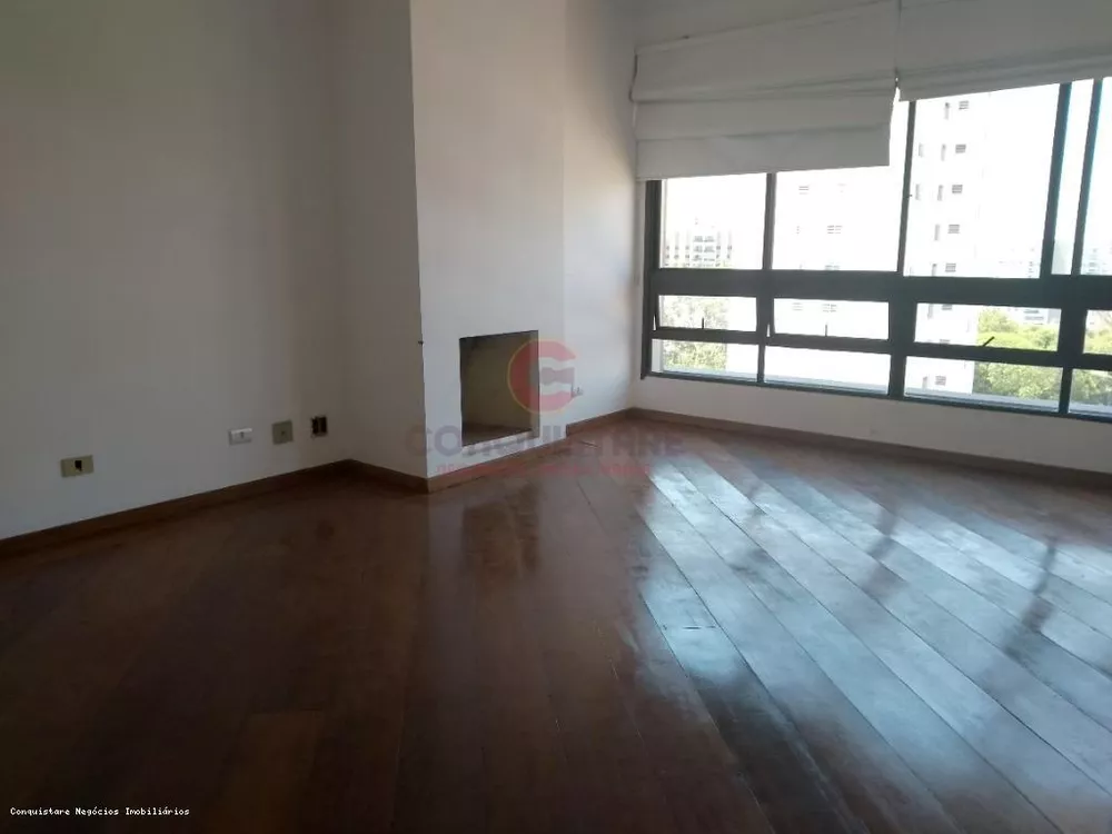 Apartamento para alugar com 3 quartos, 218m² - Foto 1