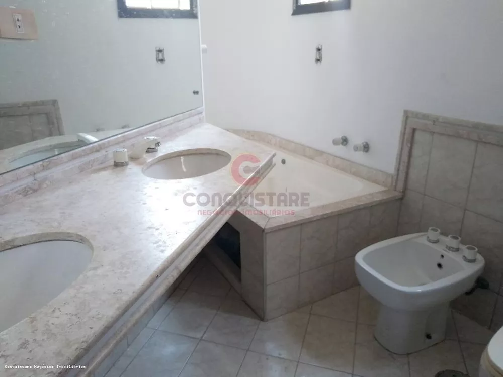 Apartamento para alugar com 3 quartos, 218m² - Foto 3