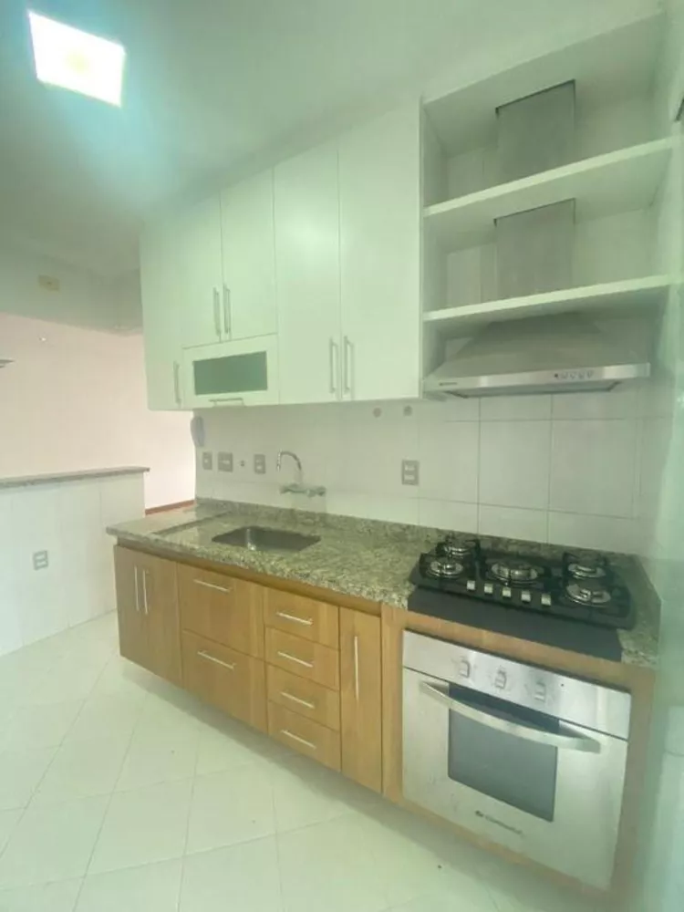 Apartamento à venda com 2 quartos, 77m² - Foto 3