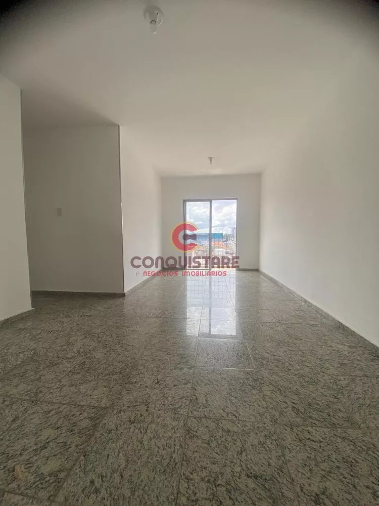 Apartamento à venda com 3 quartos, 77m² - Foto 2