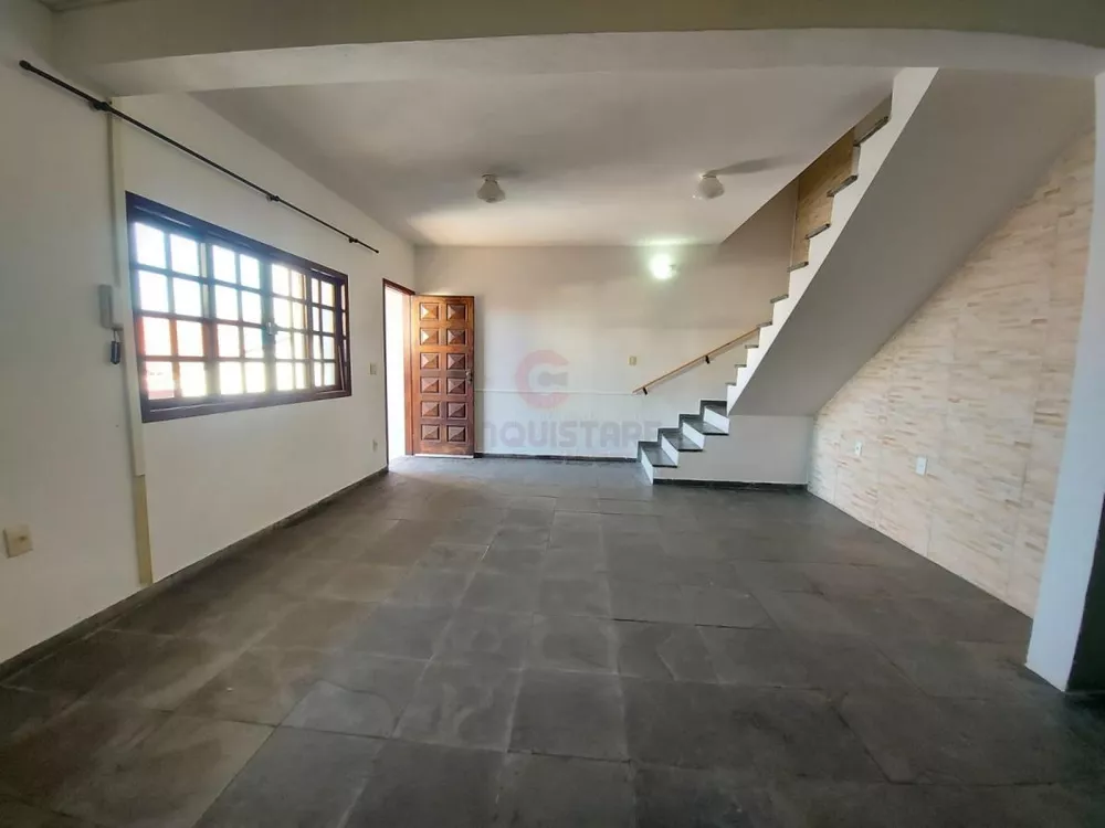 Casa à venda com 2 quartos, 108m² - Foto 1