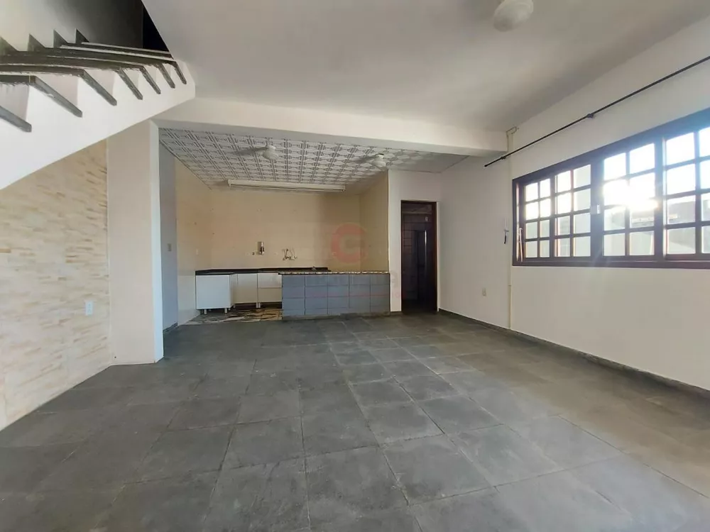 Casa à venda com 2 quartos, 108m² - Foto 3