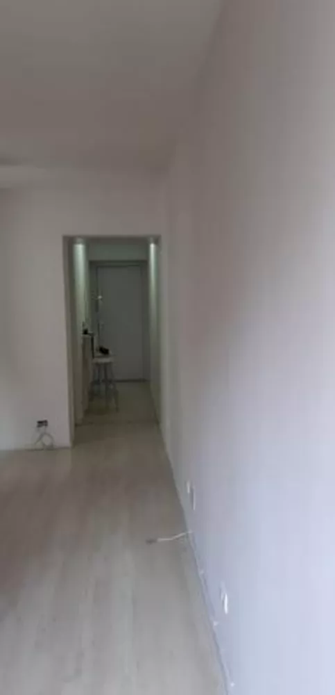 Apartamento à venda com 1 quarto, 40m² - Foto 2