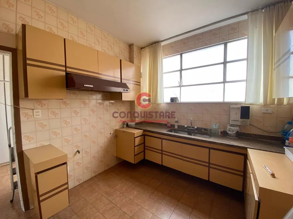 Apartamento à venda com 3 quartos, 240m² - Foto 4