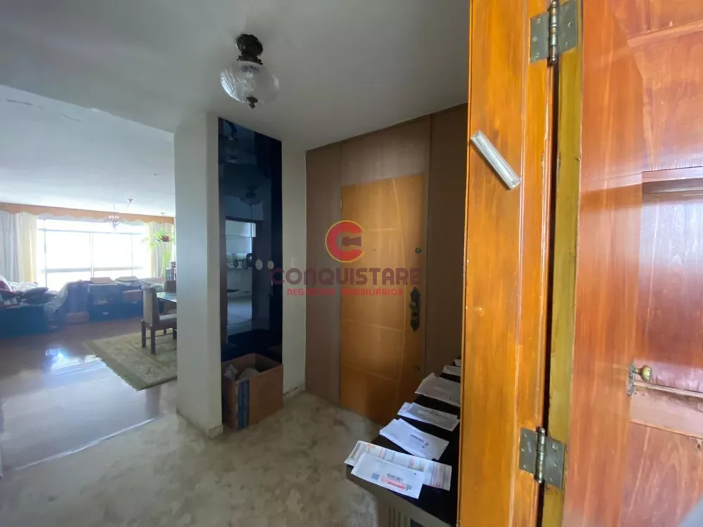 Apartamento à venda com 3 quartos, 240m² - Foto 1