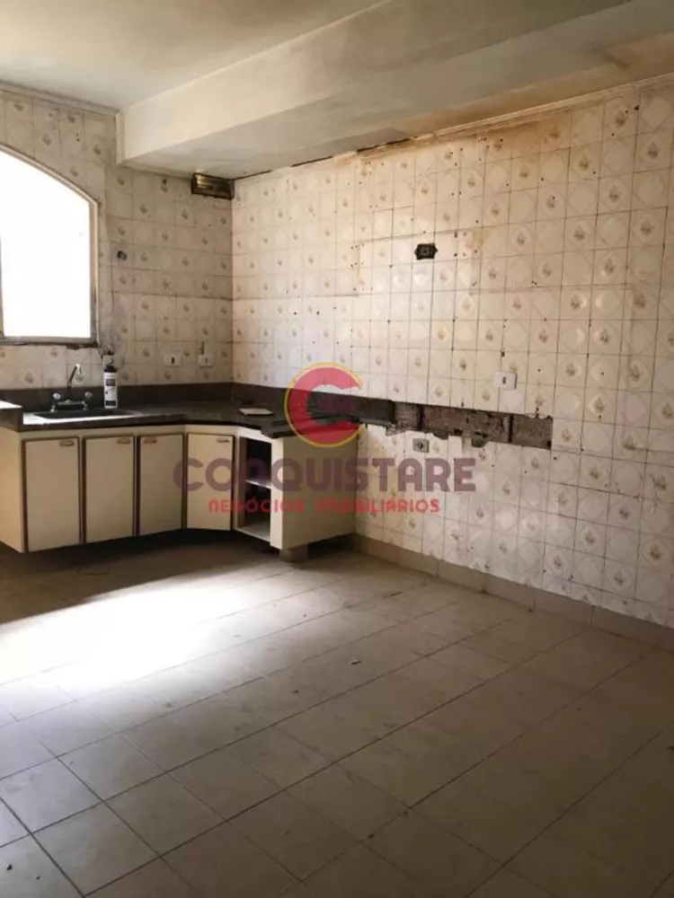 Sobrado à venda com 3 quartos, 558m² - Foto 2