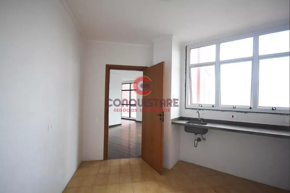 Apartamento à venda com 3 quartos, 237m² - Foto 3