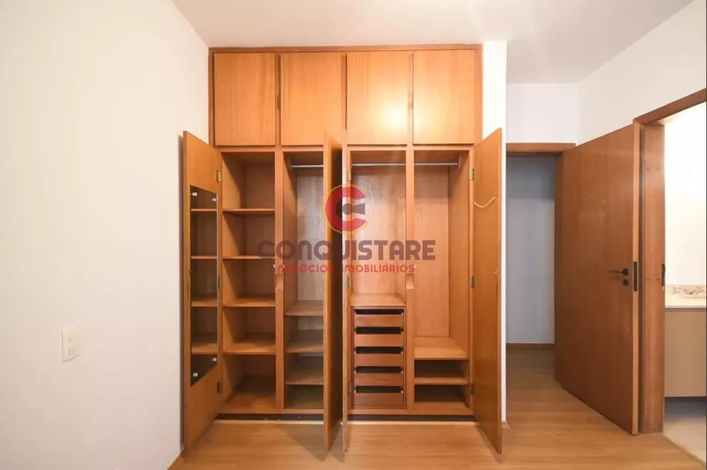 Apartamento à venda com 3 quartos, 237m² - Foto 4