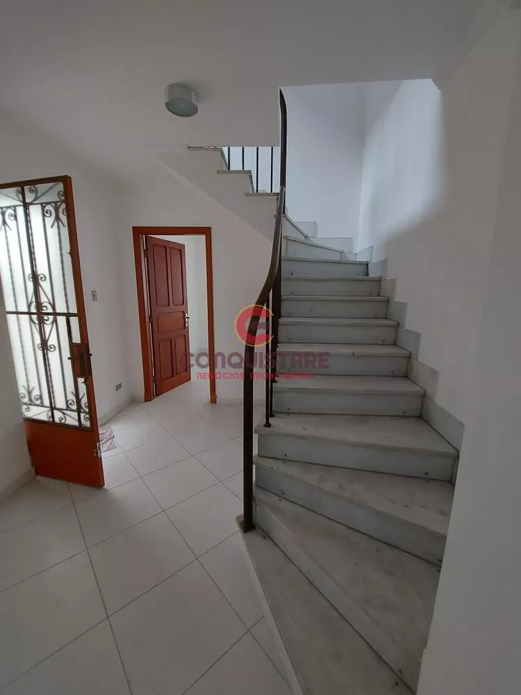 Casa à venda com 3 quartos, 200m² - Foto 2