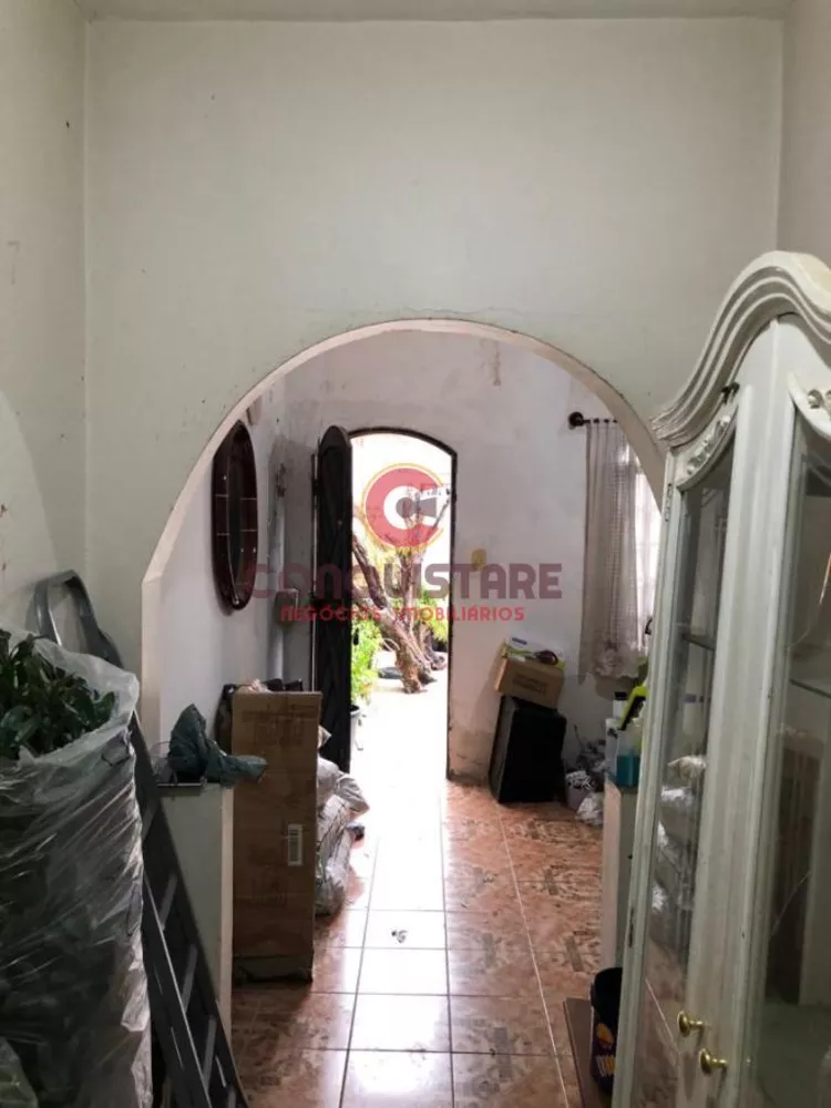 Casa à venda com 4 quartos, 201m² - Foto 1