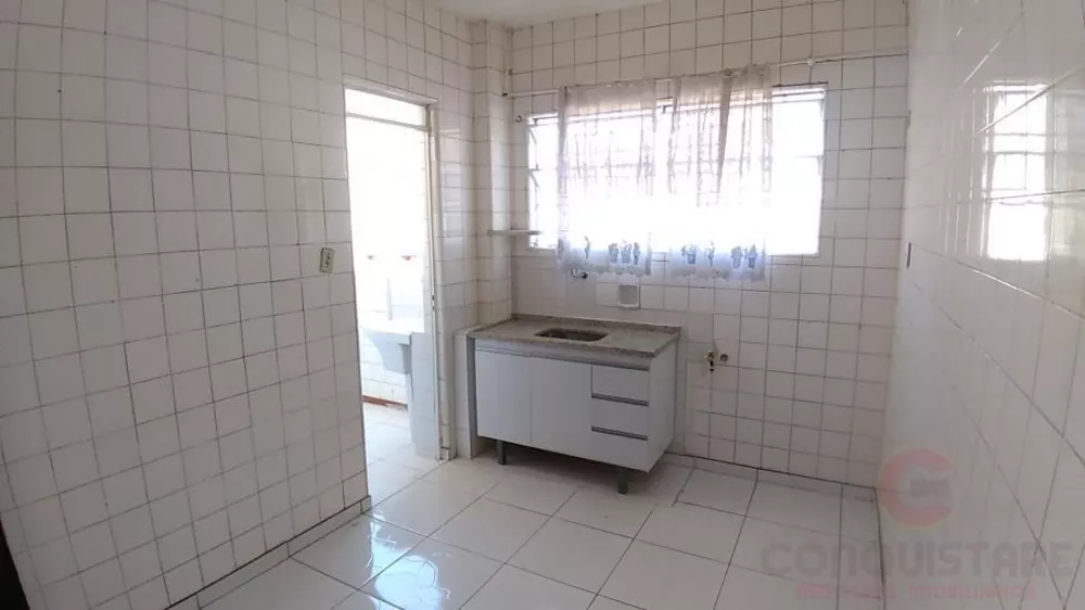 Apartamento para alugar com 3 quartos, 110m² - Foto 2