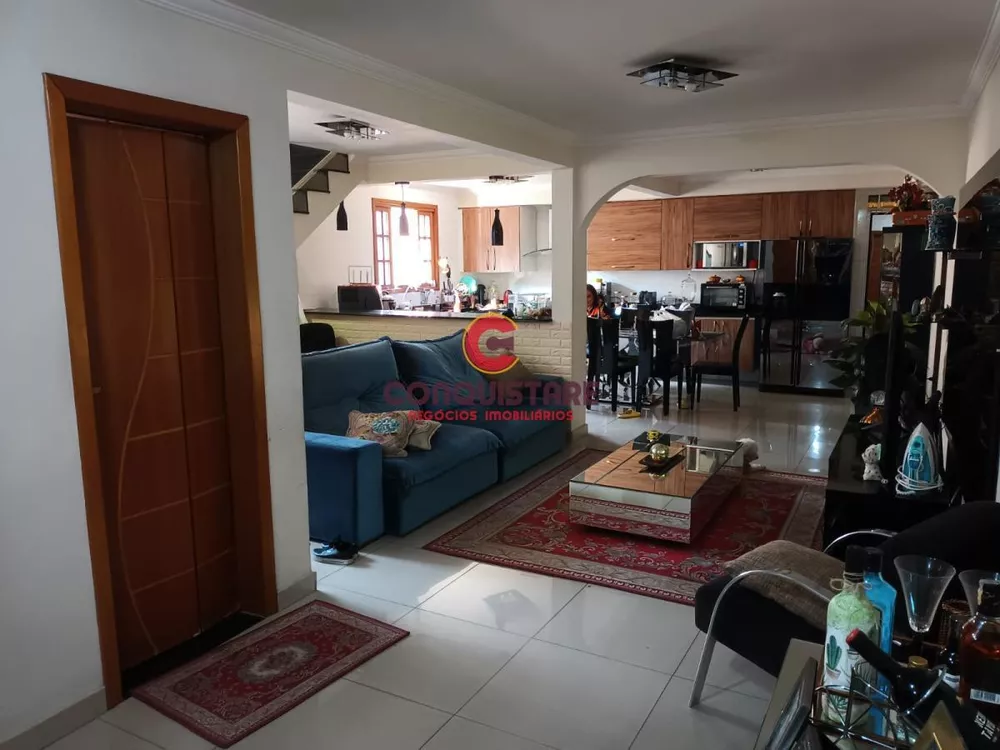 Sobrado à venda com 5 quartos, 290m² - Foto 1