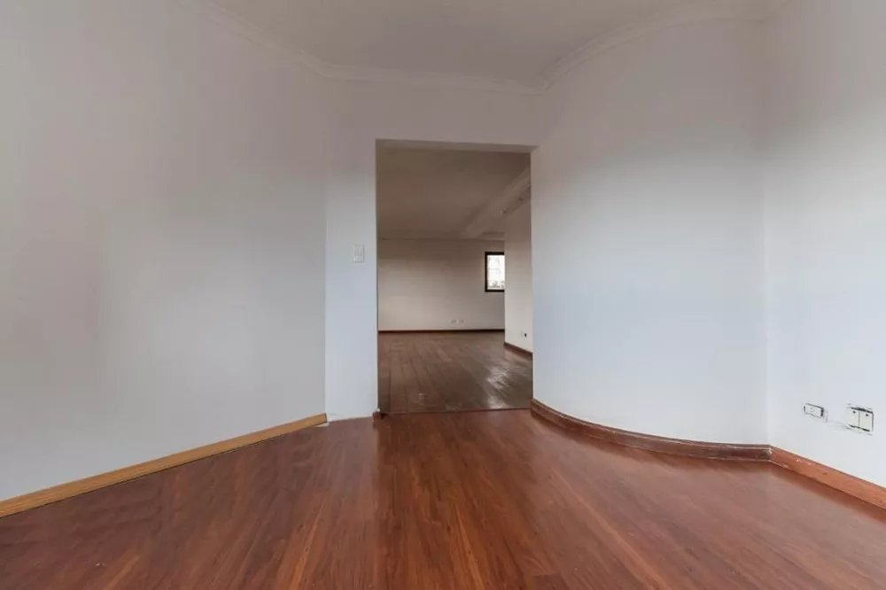 Apartamento para alugar com 4 quartos, 342m² - Foto 2