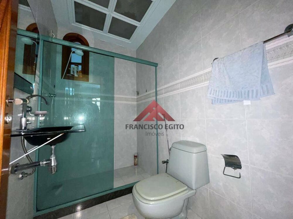 Casa à venda com 4 quartos, 306m² - Foto 1