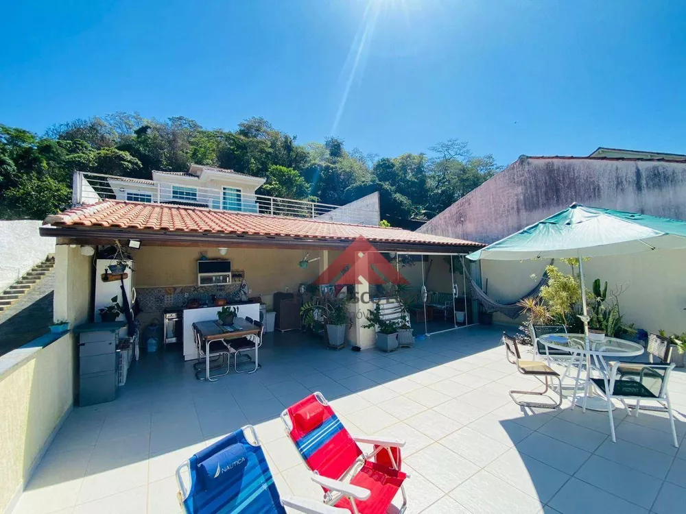 Casa, 4 quartos, 217 m² - Foto 1