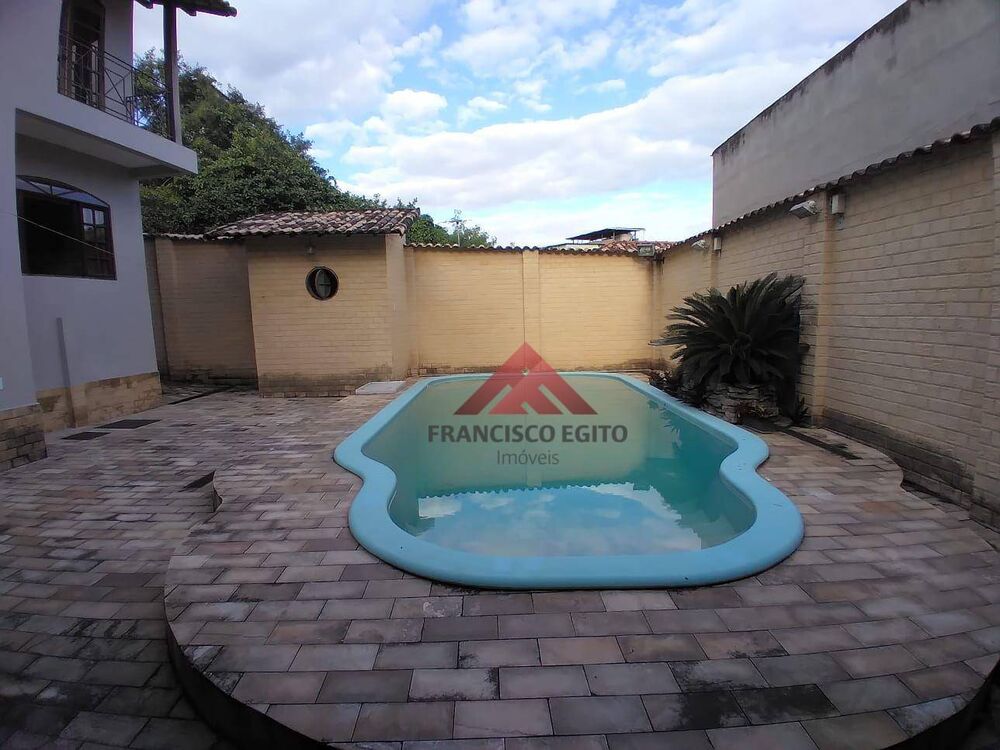Casa à venda com 4 quartos, 212m² - Foto 4