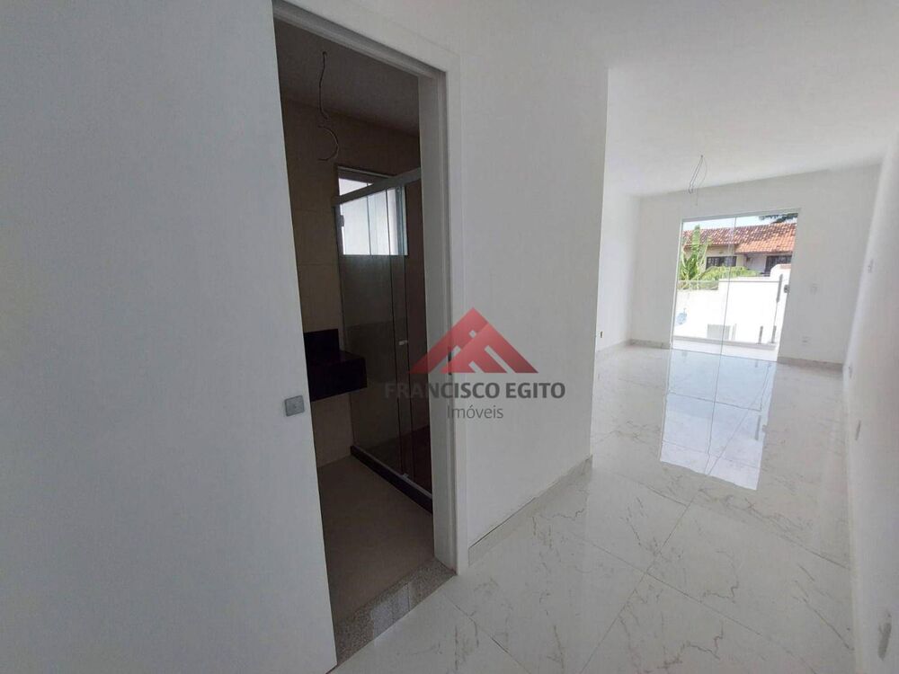 Casa à venda com 4 quartos, 214m² - Foto 2