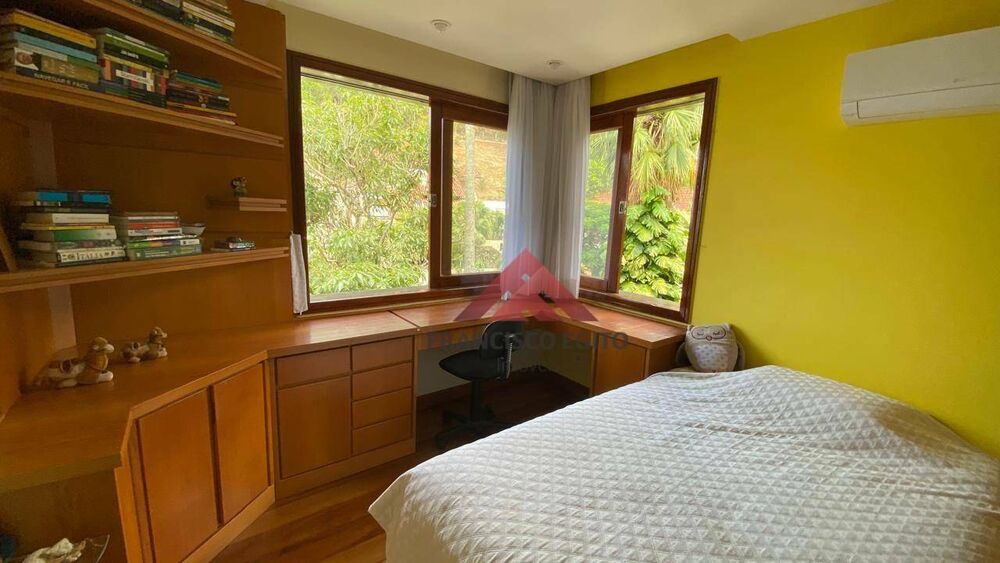 Casa de Condomínio à venda com 3 quartos, 260m² - Foto 1