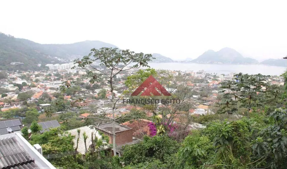 Casa, 4 quartos, 250 m² - Foto 1