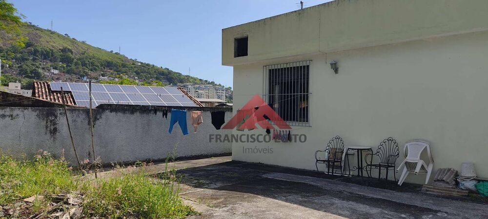 Casa à venda com 3 quartos, 90m² - Foto 1