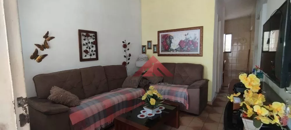 Casa à venda com 3 quartos, 76m² - Foto 1