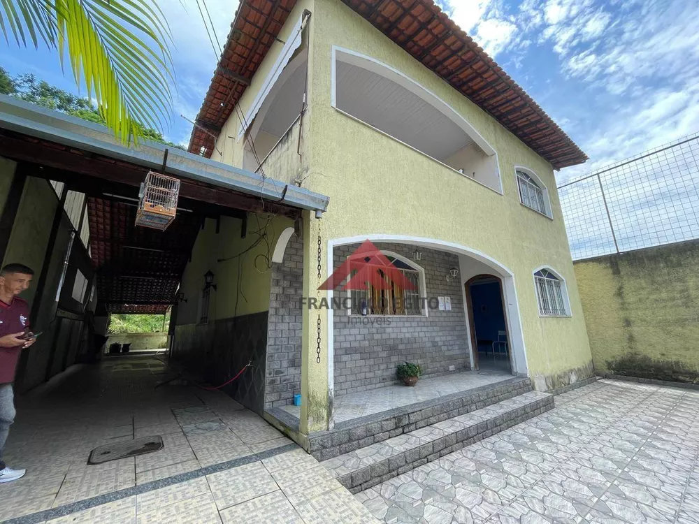 Casa à venda com 3 quartos, 255M2 - Foto 1