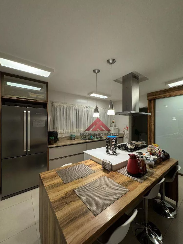 Casa, 5 quartos, 418 m² - Foto 1