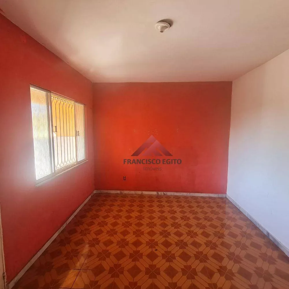 Casa à venda com 2 quartos, 60m² - Foto 4