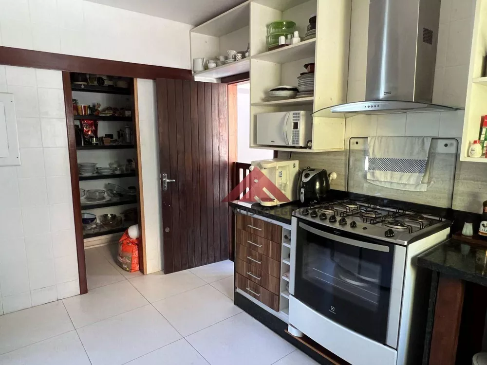 Casa de Condomínio à venda com 4 quartos, 300m² - Foto 3