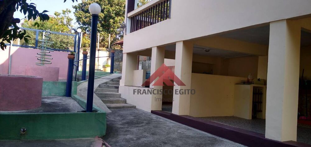 Casa à venda com 3 quartos, 241m² - Foto 4