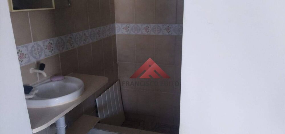 Casa à venda com 3 quartos, 241m² - Foto 2