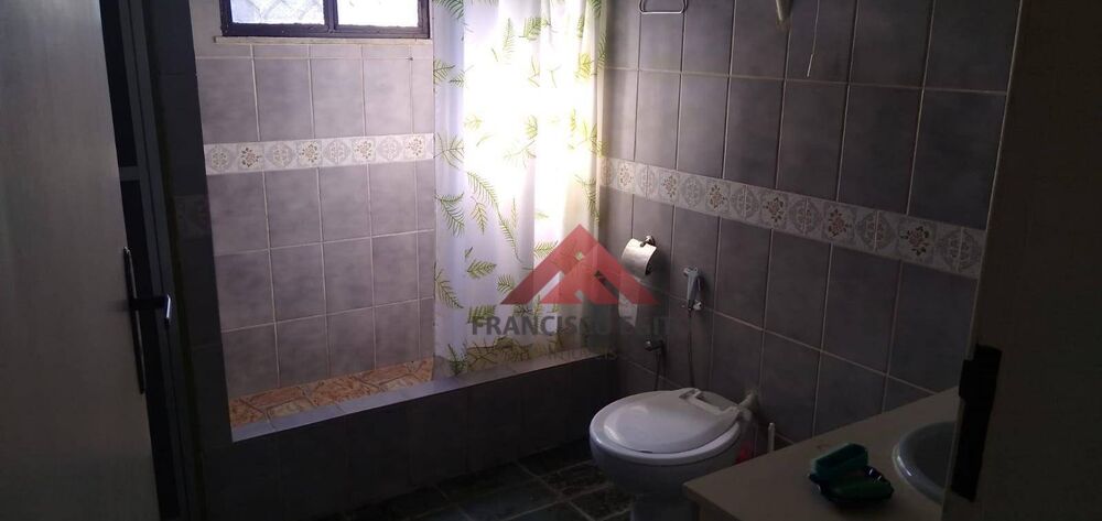 Casa à venda com 3 quartos, 241m² - Foto 3