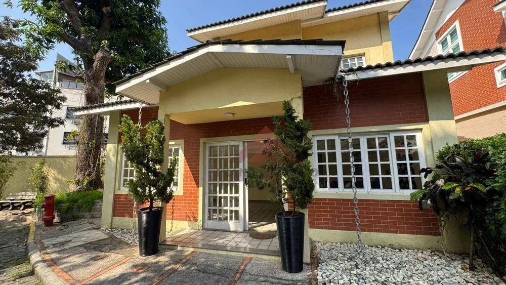 Casa, 4 quartos, 250 m² - Foto 1