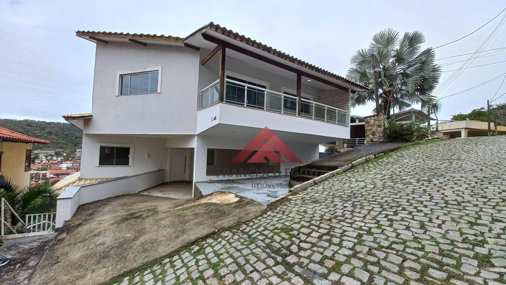 Casa à venda com 4 quartos, 288m² - Foto 1