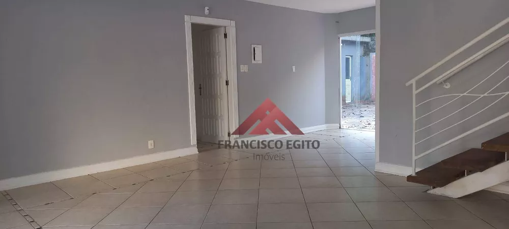 Casa de Condomínio à venda com 5 quartos, 204m² - Foto 3