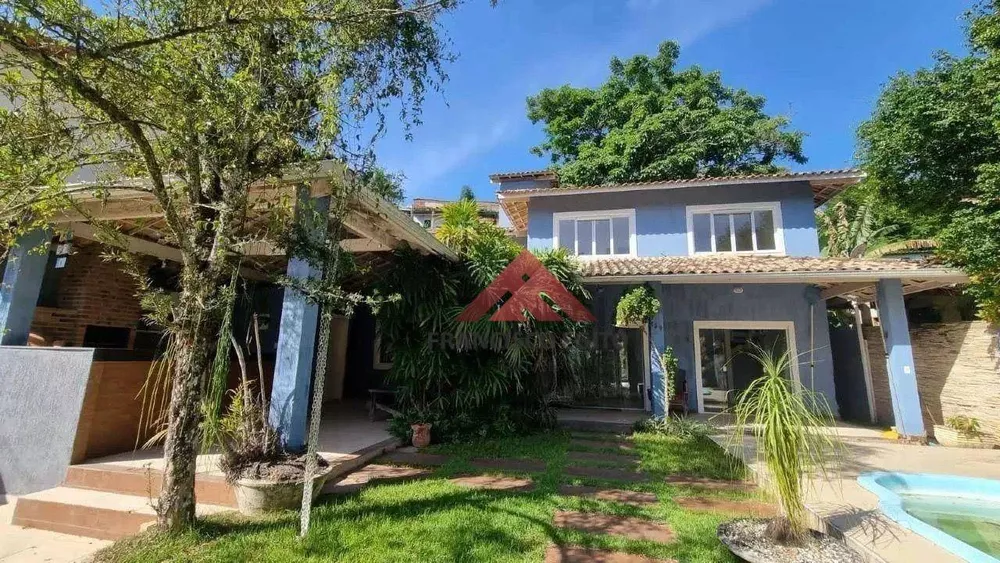 Casa de Condomínio à venda com 5 quartos, 204m² - Foto 1