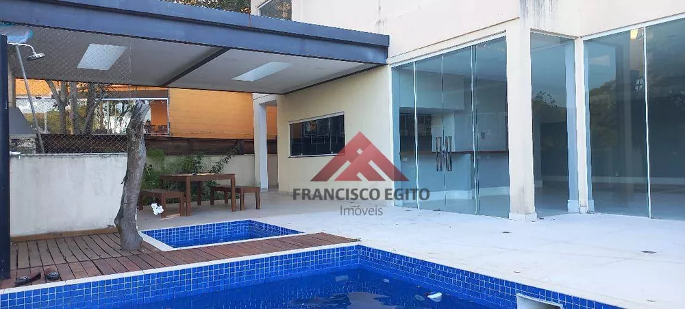 Casa de Condomínio à venda com 4 quartos, 294m² - Foto 1