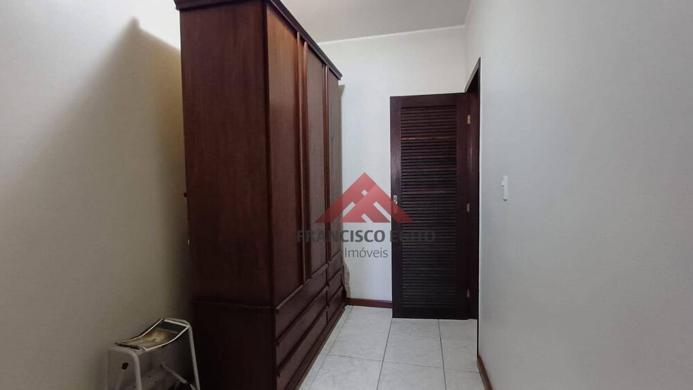 Sobrado à venda com 4 quartos, 258m² - Foto 2