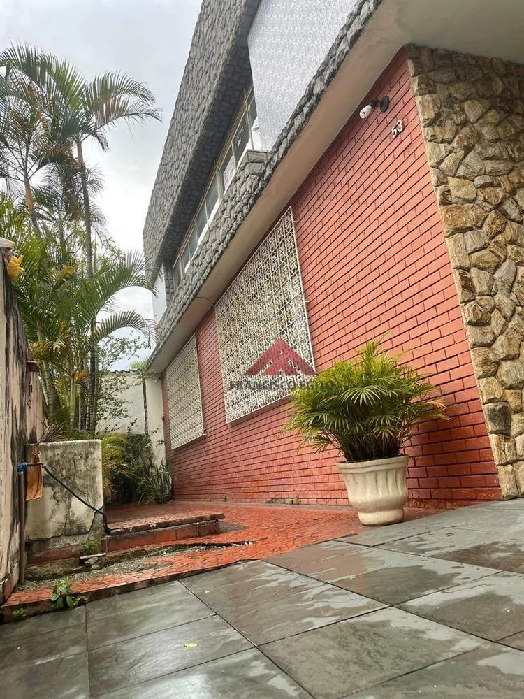Casa, 5 quartos, 214 m² - Foto 1