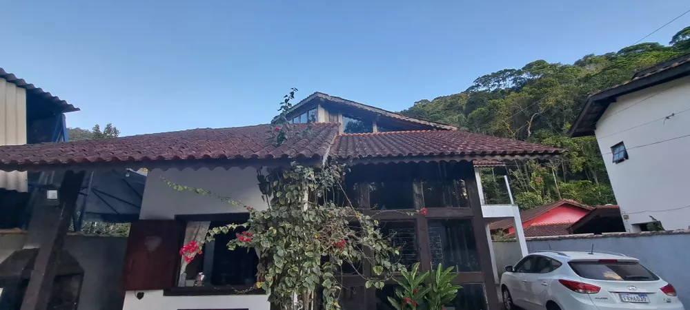 Casa à venda e aluguel com 4 quartos, 250m² - Foto 1