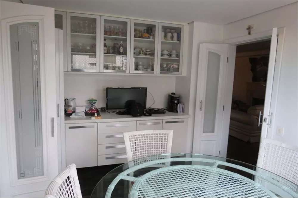 Apartamento à venda com 3 quartos, 193m² - Foto 4