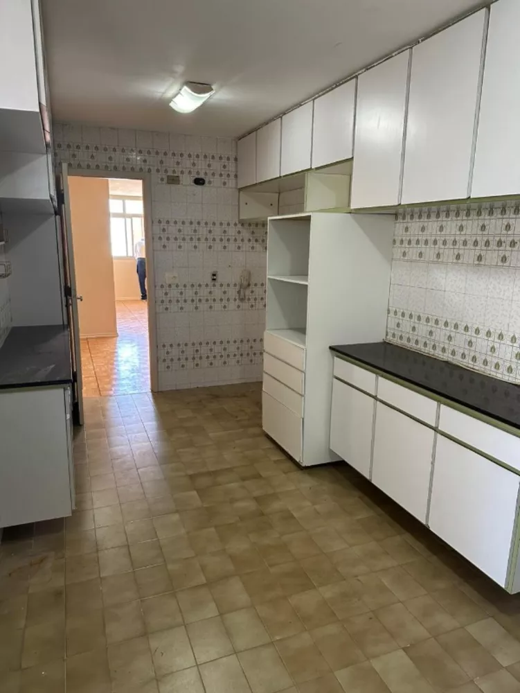 Apartamento à venda com 3 quartos, 125m² - Foto 1