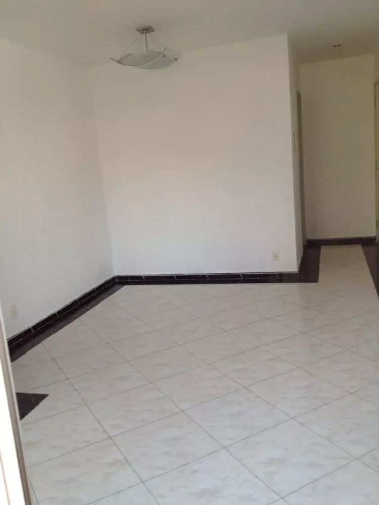 Apartamento à venda com 2 quartos, 57m² - Foto 2